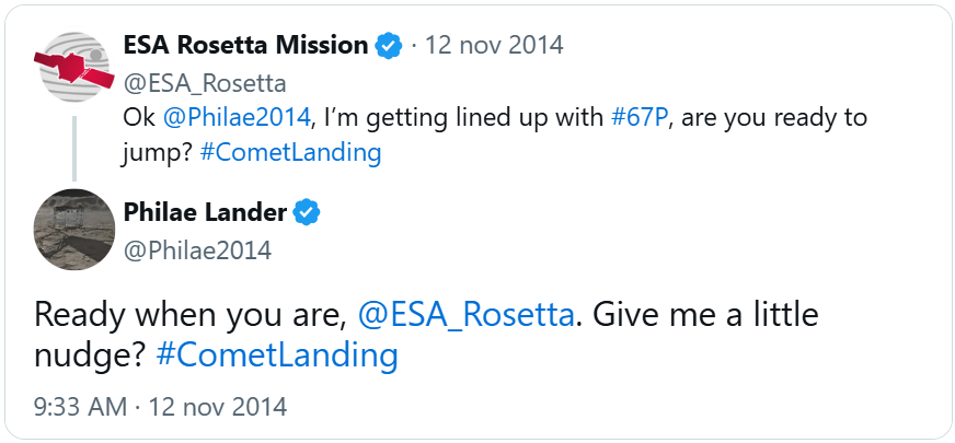 tweet di @ESA_Rosetta: “OK @Philae2014, I’m getting lined up with #67P, are you ready to jump?”. Risposta di @Philae2014: “Ready when you are, @ESA_Rosetta. Give me a little nudge? #CometLanding”