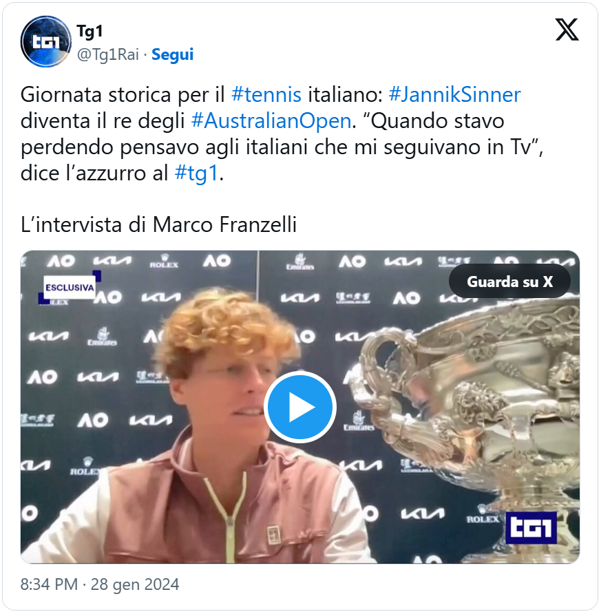 tweet di @Tg1Rai del 28 gennaio 2024 con video: Giornata storica per il #tennis italiano: #JannikSinner diventa il re degli #AustralianOpen. “Quando stavo perdendo pensavo agli italiani che mi seguivano in Tv”, dice l’azzurro al #tg1. L’intervista di Marco Franzelli